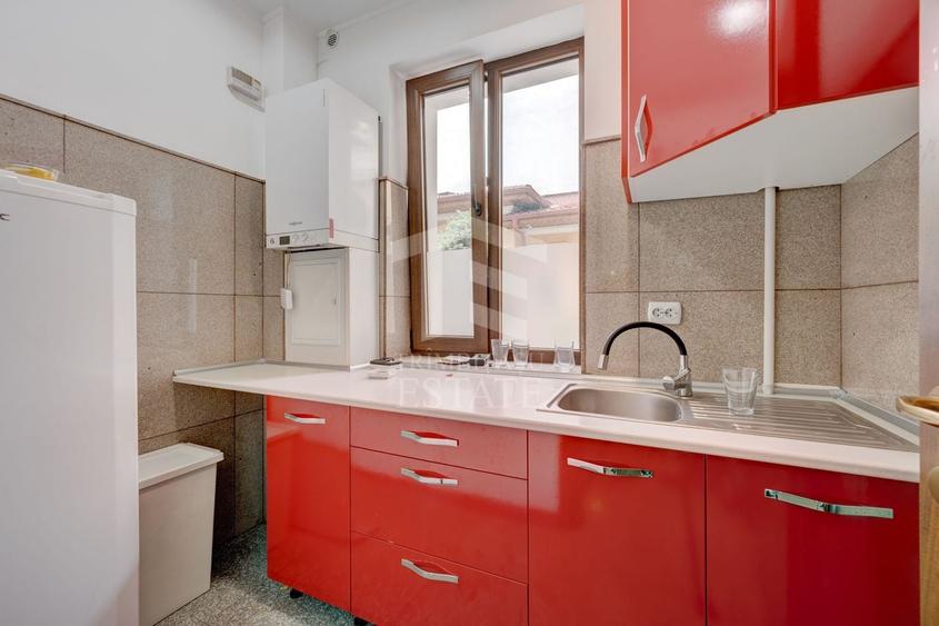 Casă individuală cu 7 camere cu Canalizare în Dorobanți