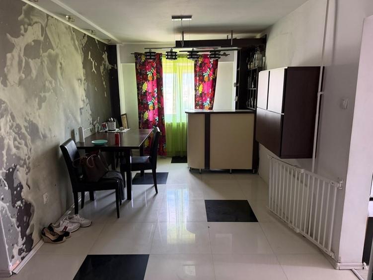 Apartament cu 3 camere decomandat în Traian