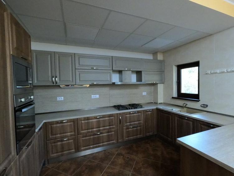 Casă individuală cu 6 camere cu Teren 1000 Mp în Smârdan