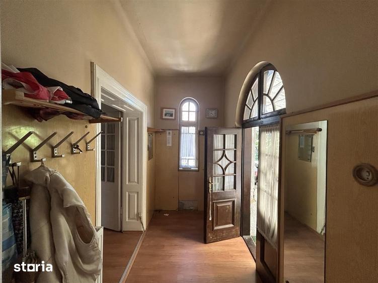 Casă cu 4 camere cu Teren 596 Mp în Central