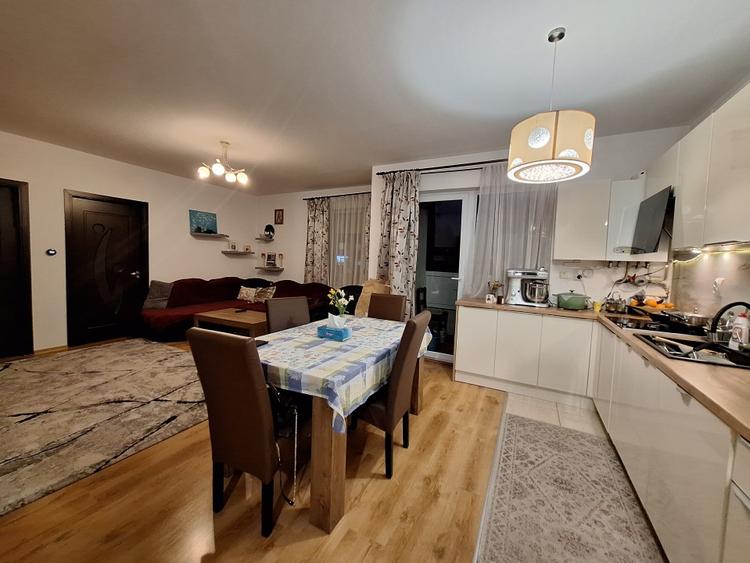 Apartament cu 3 camere semidecomandat, mobilat în Florești — fotografia 1