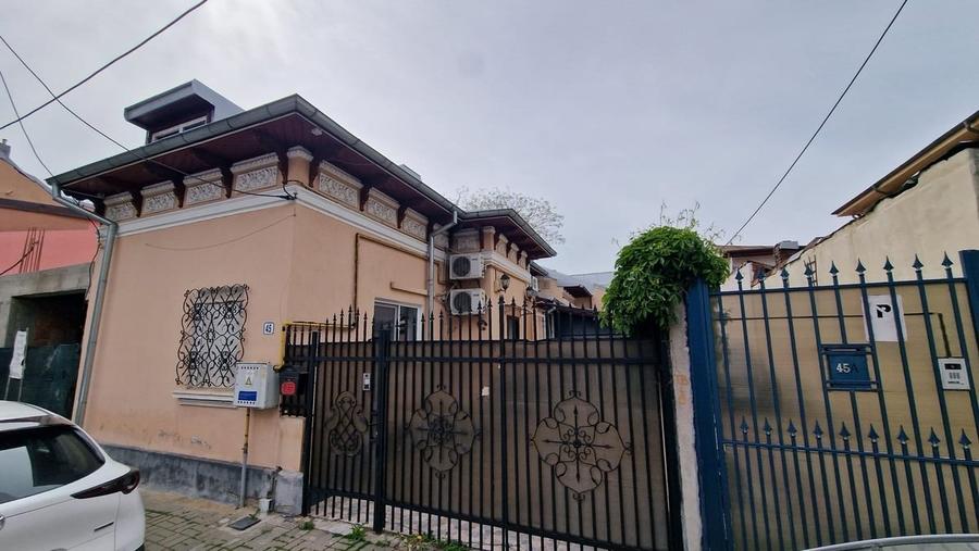Casă cu 3 camere cu Teren 50 Mp în Central