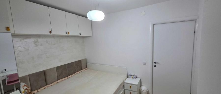 Apartament cu 4 camere semidecomandat, mobilat în Lujerului