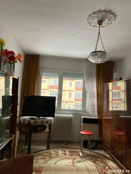 Etaj 1 proprietar .2 camere resita - 1