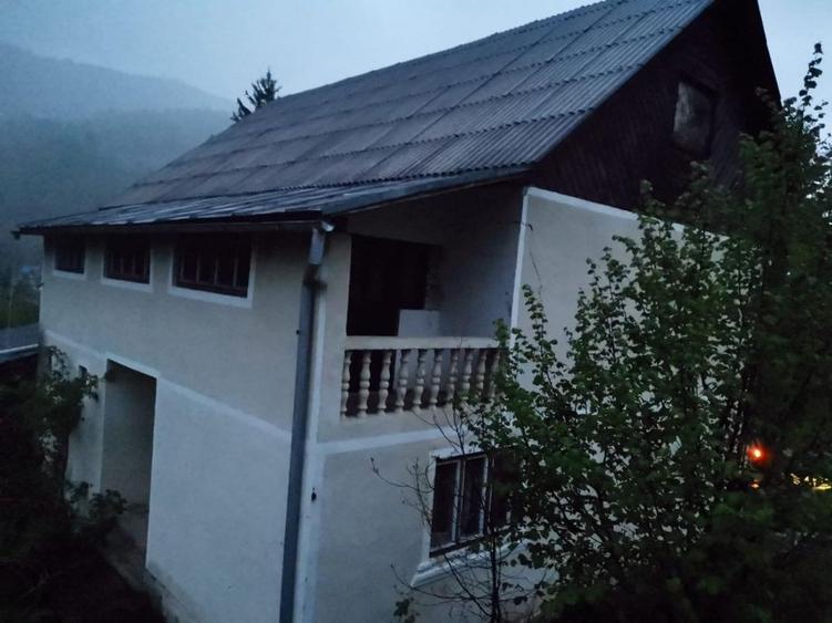 Casă individuală cu 4 camere cu Piscina în Valea Vișeului