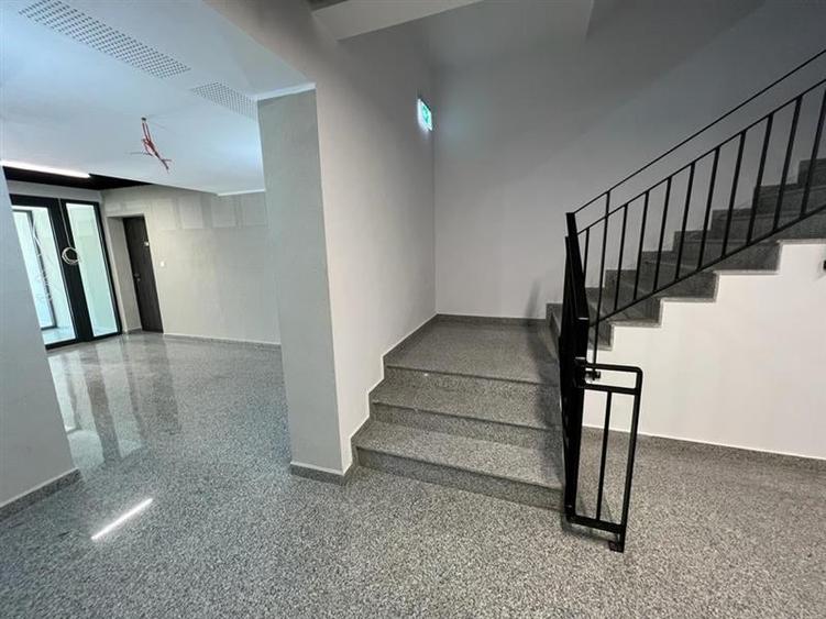 Apartament cu 3 camere decomandat în Rahova