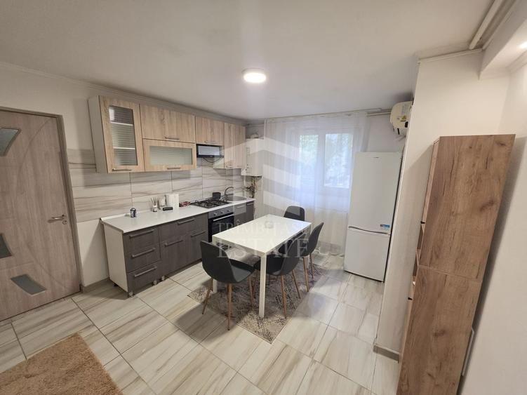 Apartament cu 3 camere semidecomandat, mobilat în Baicului