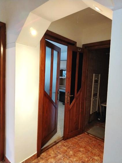 Apartament cu 3 camere decomandat în Est