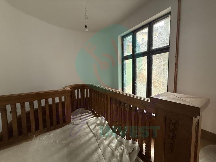 Apartament cu 3 camere semidecomandat în Universitate