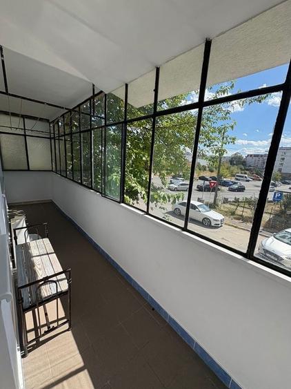 Apartament cu 3 camere decomandat în Exterior Vest
