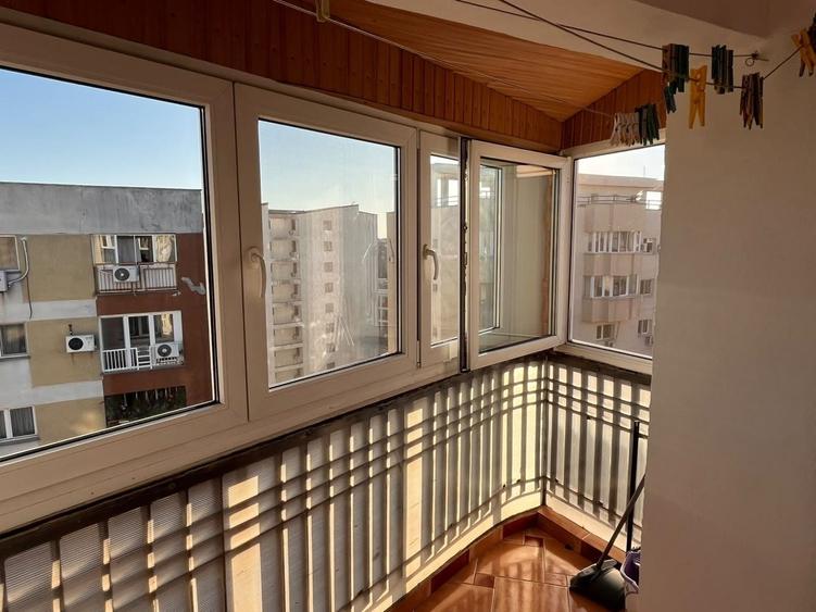 Apartament cu 3 camere decomandat, mobilat în Nerva Traian