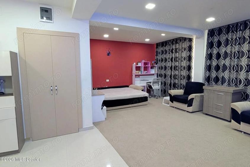 Spațiu comercial, de 730 mp, în Central