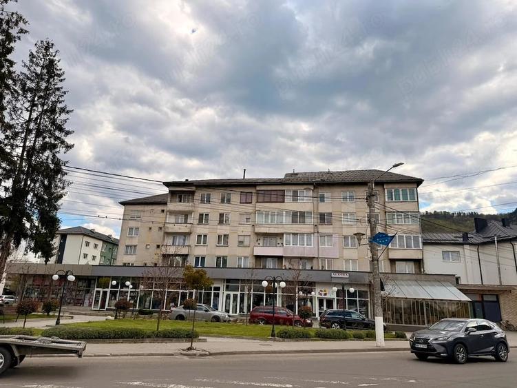 Apartament cu 4 camere decomandat în Central