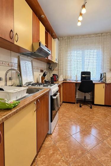 Apartament cu 3 camere decomandat în Bălcescu