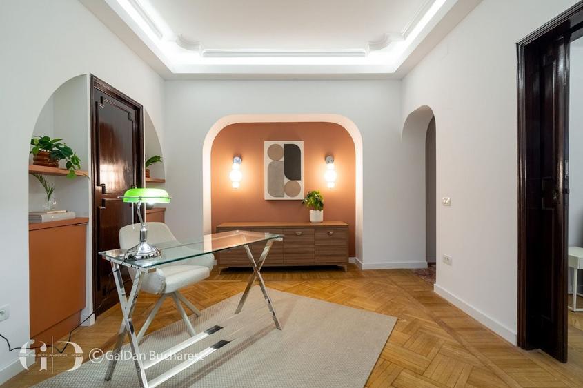 Apartament cu 4 camere în P-ța Universității