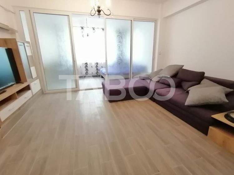 Apartament cu 3 camere semidecomandat, mobilat în Ștrand