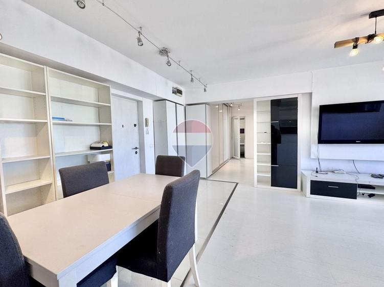 Apartament cu 3 camere semidecomandat, mobilat în Titulescu