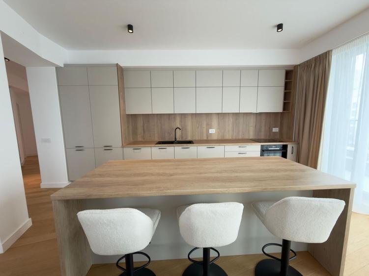 Apartament cu 4 camere în Iancu Nicolae