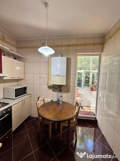 Apartament cu 3 camere semidecomandat în Peninsula