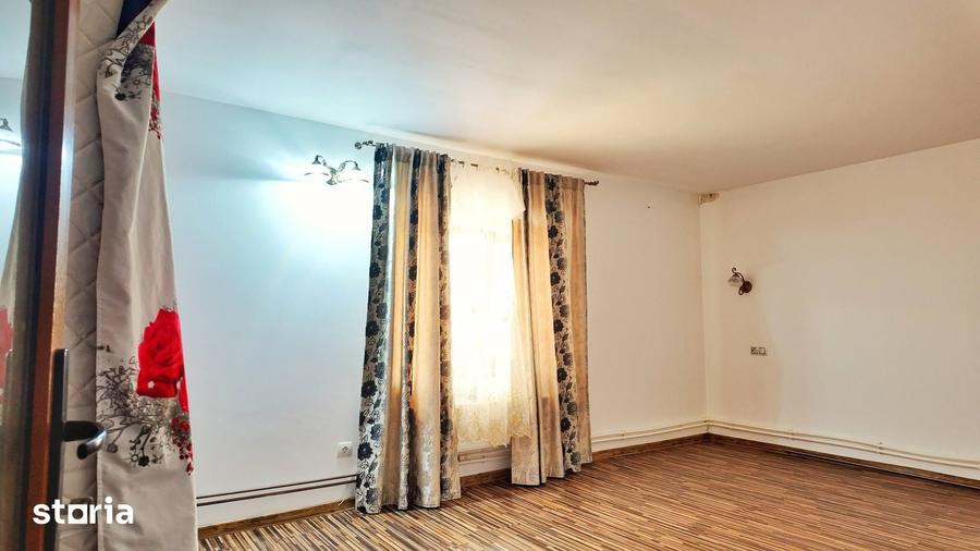 Casă cu 3 camere cu Teren 400 Mp în Central