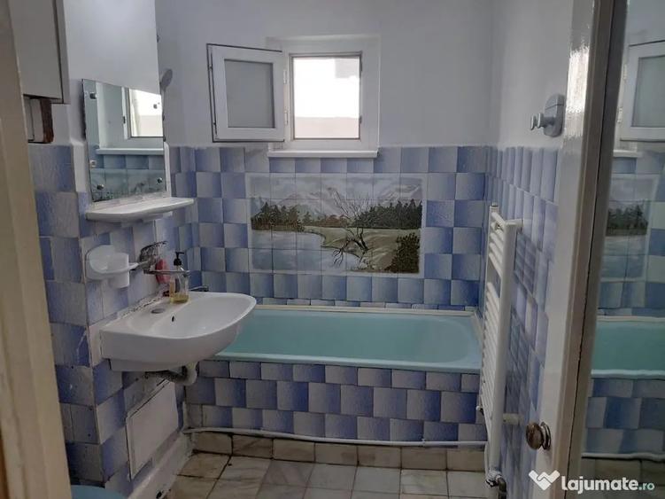Apartament cu 2 camere decomandat în Piața Centrală