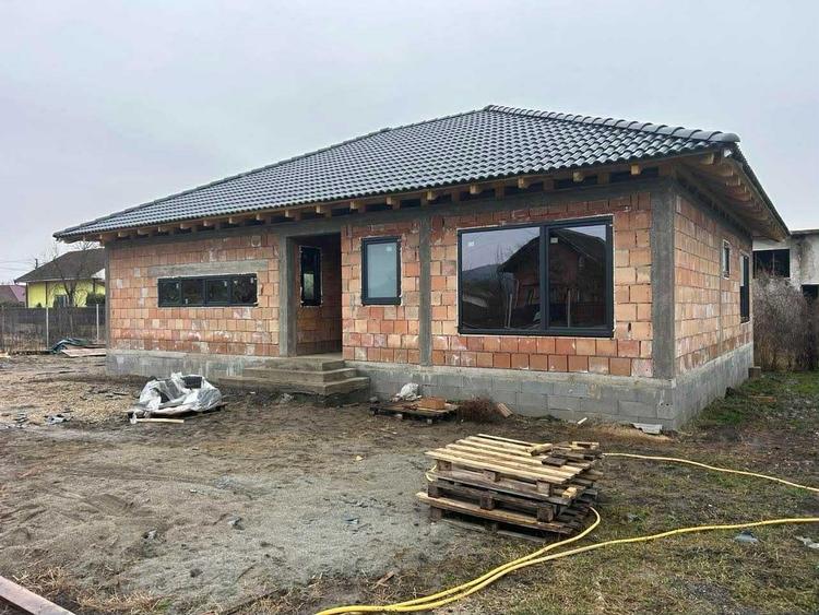 Casă cu 4 camere în Dumbrăvioara