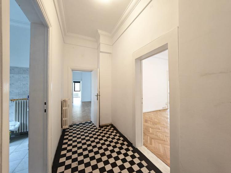 Apartament cu 6 camere nedecomandat în Aviatorilor