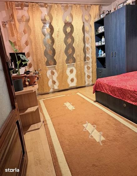 Apartament cu 4 camere decomandat în 1 Mai