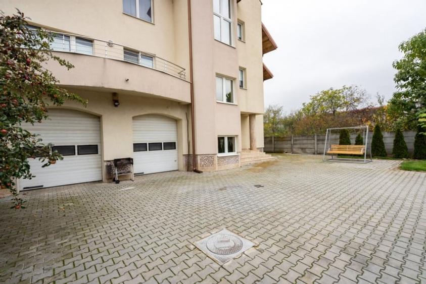 Casă individuală cu 7 camere cu Garaj în Săftica