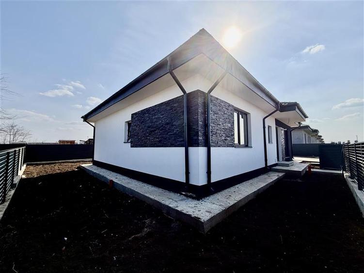 Casă individuală cu 4 camere cu Teren 400 Mp în Miroslava