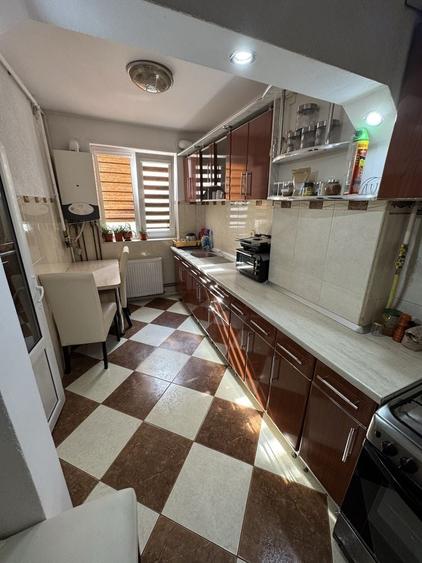 Apartament cu 3 camere decomandat în Central