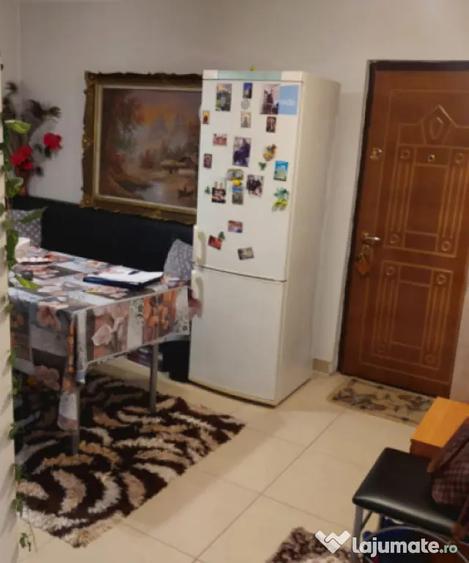 Apartament cu 2 camere decomandat, mobilat în Poarta 6