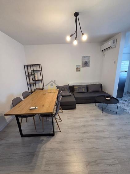 Apartament cu 2 camere decomandat, mobilat în Sud