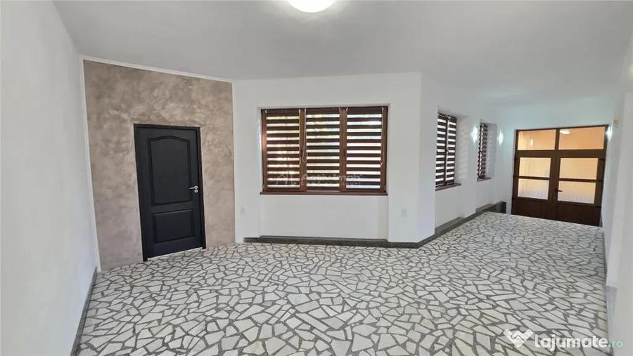Spațiu comercial, de 130 mp, în Răcășdia