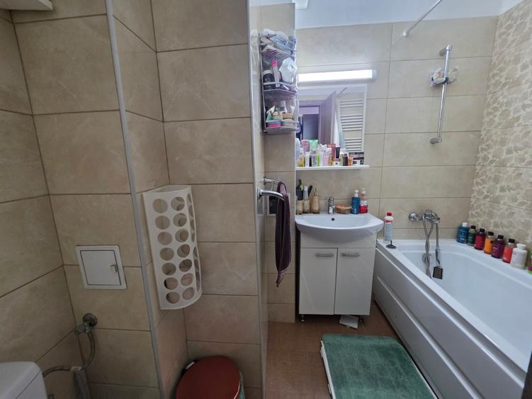 Apartament cu 3 camere semidecomandat, mobilat în 1 Decembrie 1918