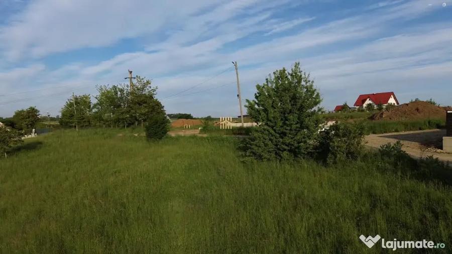 Teren intravilan in oras Siret 1100 mp! De ! 0727817187 - 2