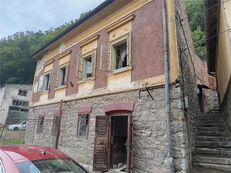 Casă cu Canalizare în Vest