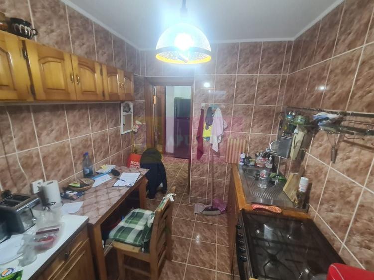 Apartament cu 3 camere decomandat în Cuza