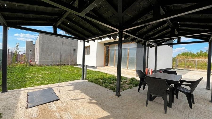 Casă cu 6 camere cu Teren 360 Mp în Balotești