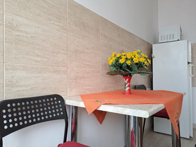 Apartament cu 2 camere semidecomandat în Universitate