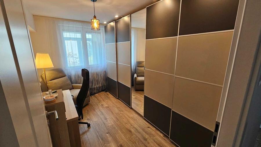 Apartament cu 3 camere decomandat în Drumul Taberei