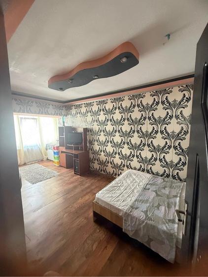 Apartament cu 3 camere decomandat în Mărăței