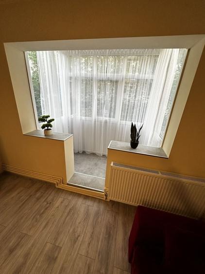 Apartament cu 2 camere semidecomandat în Craiovița Nouă