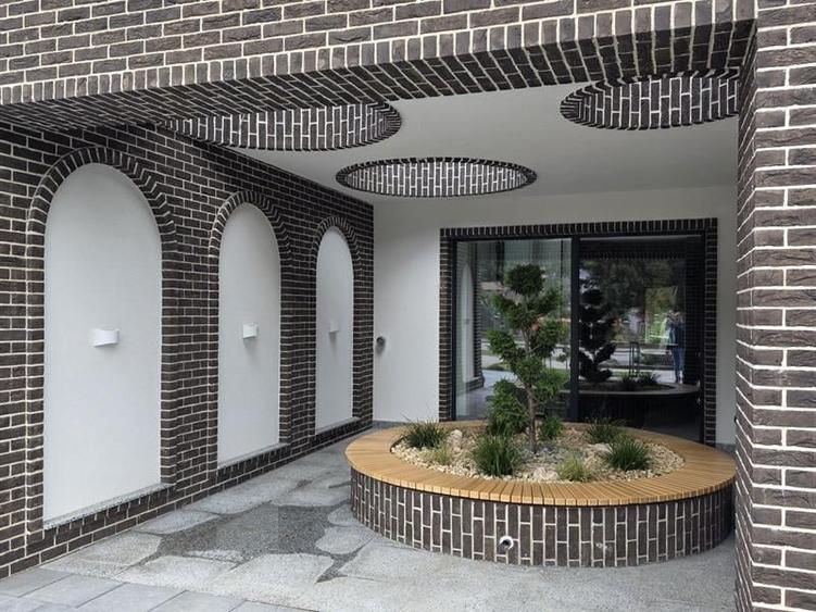 Apartament cu 3 camere semidecomandat în Sud