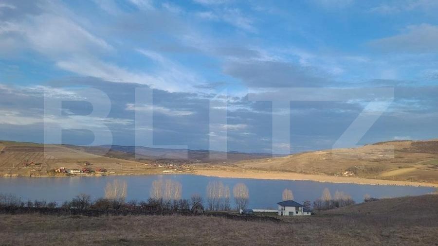 Casă cu Teren 3500 Mp în Cătina