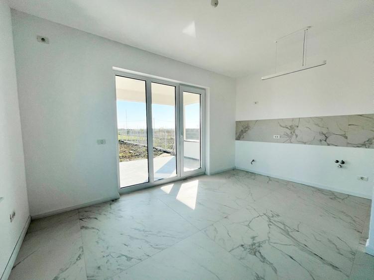 Duplex cu 3 camere cu Canalizare în Covaci