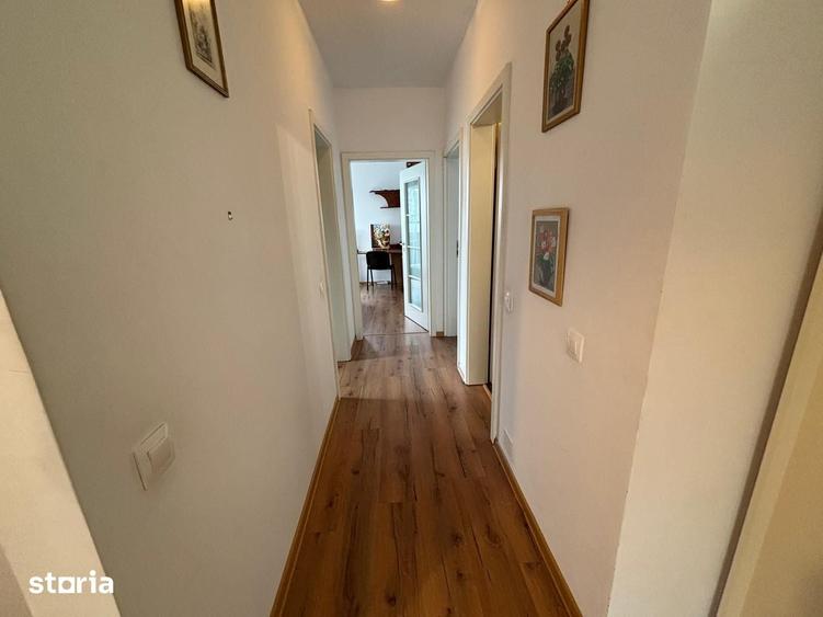 Apartament cu 3 camere decomandat în Europa