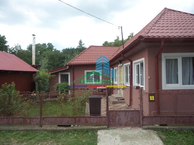 Casă individuală cu 4 camere cu Canalizare în Rucăreni