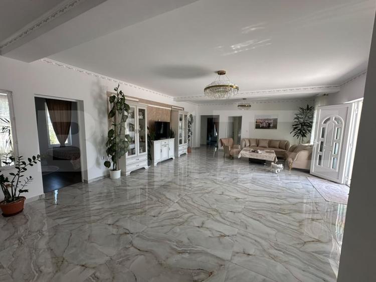 Casă individuală cu 9 camere cu Piscina în Sud