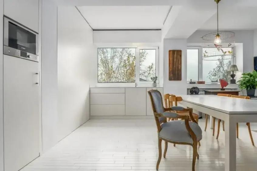 Apartament cu 4 camere decomandat, mobilat în Nord-Est